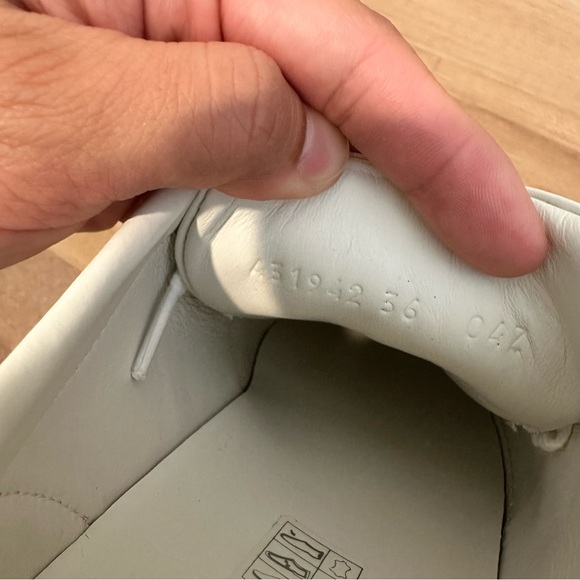 Gucci White Sneakers with Green and Red Stripe - Picture 7 of 14